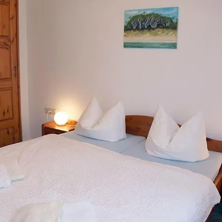 Haus Kleist 2 Links Prerow